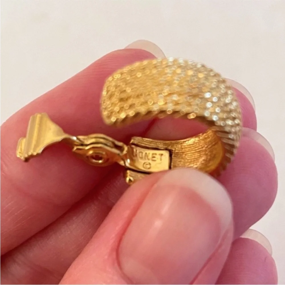 VTG Monet Textured Gold Tone Hoop Single Earring Clip On Monet